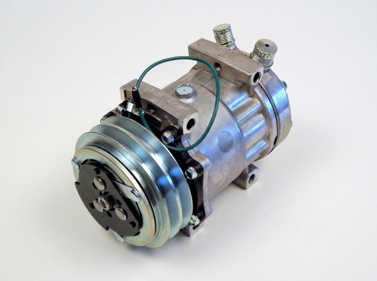 Компрессор кондиционера RC-U0840Ш (аналог Sanden 7H15, 12V, шкив A2, вертикальные выходы 3/4"-7/8")