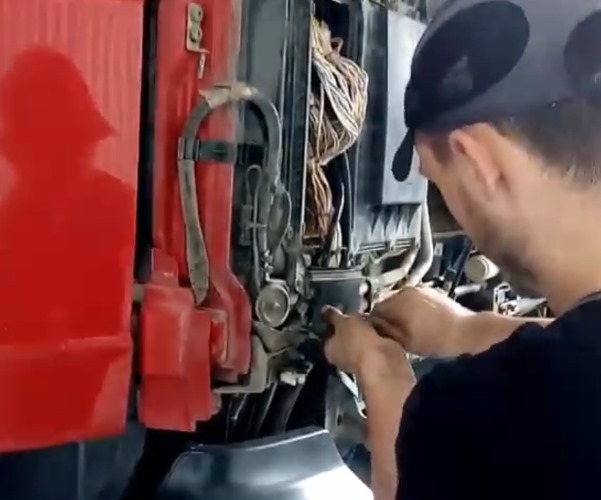 Монтаж системы мониторинга на грузовик MAN